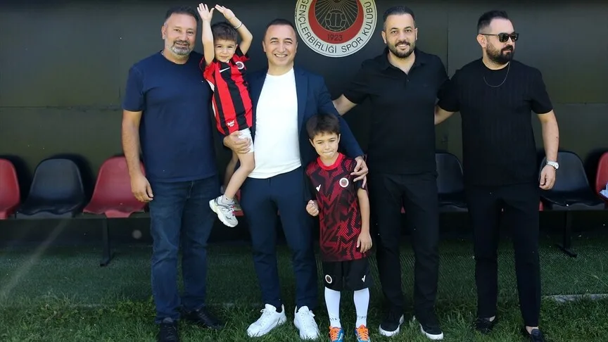 Gençlerbirliği, Fenerbahçe maçında forması çıkarılan çocuğu tesislerinde misafir etti
