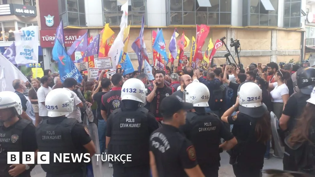 İzmir'de 'Ailem güvende' operasyonlarına karşı protestoya polis müdahalesi