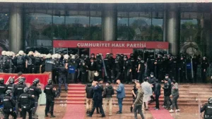 CHP Genel Merkezi'ne polis müdahalesi... TİP: 'Konu bir parti meselesi değil'