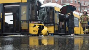 Almanya’da tramvaylar çarpıştı: En az 27 yaralı
