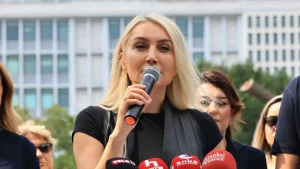 Dilek Kaya İmamoğlu: ‘Korku duvarlarını yıkanların bu inancıyla…’