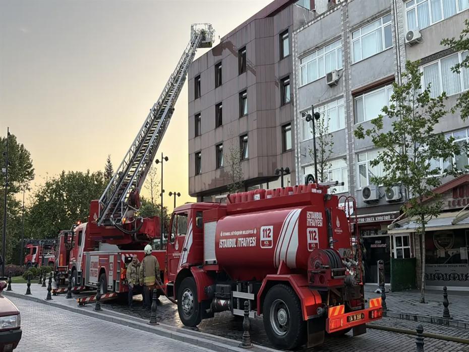 Fatih’te otel yangını: Bir can kaybı var