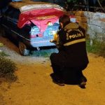 Babasının evinin önünde tüfekle ateş açıp kaçtı