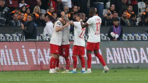 Esenler Erokspor'u 2 golle devirdi: Süper Lig'e yükselen son takım Çorum FK