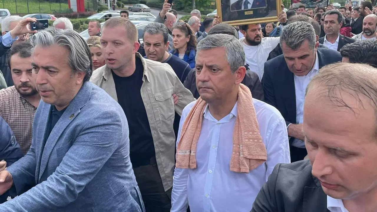 Özgür Özel'den CNN Türk'e 'müdahale' özürü
