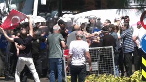 Özgür Özel'in İzmir buluşması: 2 kişi gözaltına alındı