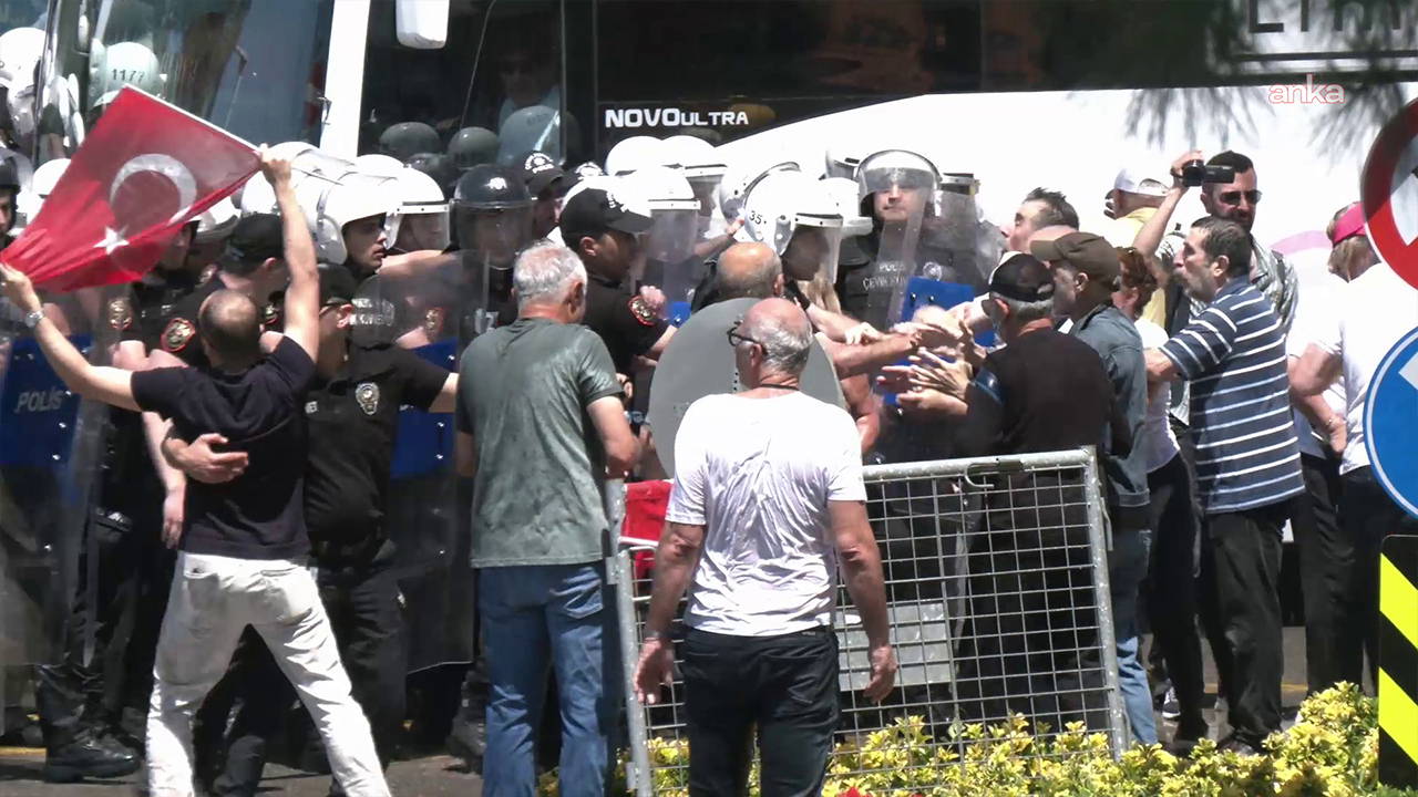 Özgür Özel'in İzmir buluşması: 2 kişi gözaltına alındı