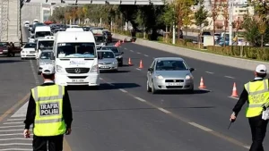Bakan Çiftçi'den sürücülere uyarı: Kurallara uyalım