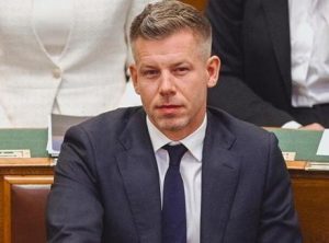Macaristan'da 16 yıllık Orban devri sona erdi! Magyar'ın başbakanlığı resmen duyuruldu