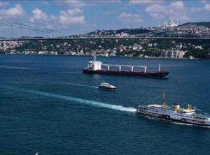 İstanbul Boğazı'nda gemi trafiği çift yönlü kapatıldı