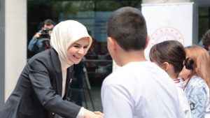 Bakan Göktaş, devlet himayesindeki sporcu gençlerle buluştu