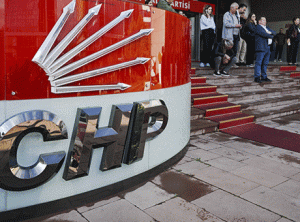 Mutlak butlan kararı sonrası CHP önünde hareketlilik sürüyor