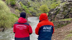 Muş'ta dereye düşen Gülsima Yıldız'ı arama çalışmaları sürüyor