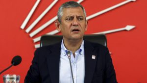 Özgür Özel, görevleri düşen CHP Parti Meclisi üyeleriyle toplantı yaptı