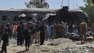 Pakistan'da tren yoluna terör saldırısı: 23 kişi hayatını kaybetti