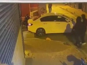Fatih’te binaya kurşun yağdırdılar! Özel harekat destekli operasyonda yakalandılar: 3 şüpheli tutuklandı
