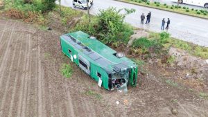 Otobüs devrildi: 46 yaralı