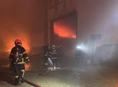 Gaziantep'te mobilya fabrikasında yangın çıktı