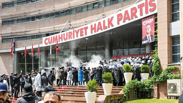 CHP Genel Merkezi’nde polisle tahliye