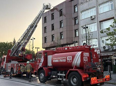 İstanbul’da otel yangını! 1 kişi hayatını kaybetti