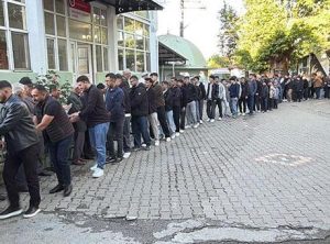 Köy meydanında insan zinciri! Çanakkale'de asırlık gelenek bir kez daha yaşatıldı