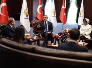 Siyasi partilerin bayramlaşma programı başladı! AK Parti ve CHP'den 3 bayram sonra ilk ziyaret