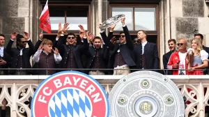 Bayern'in şampiyonluk kutlamasında 1860 Münih taraftarından 'Truva operasyonu'