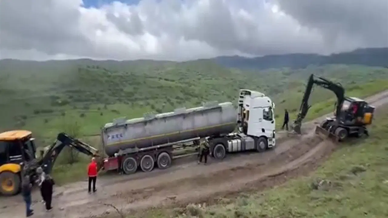 Bayram trafiğinden kaçmak istediler, orman yollarında çamura saplandılar