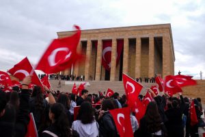 İlk adımın 107'nci yılı. 81 ilden gençler Anıtkabir'e koştu