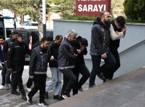SMS'le gelen tuzağa düştüler! 19 milyonluk vurguna 23 gözaltı