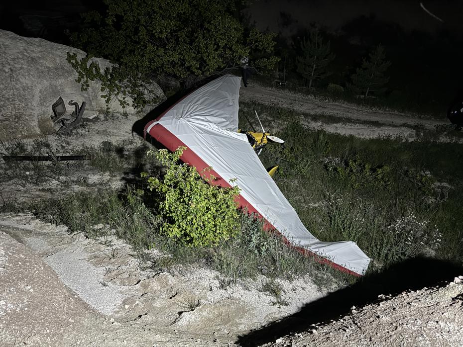 Turist taşıyan microlight acil iniş yaptı