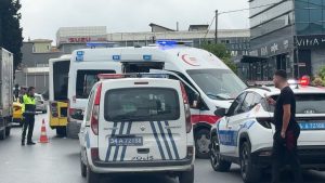 Avcılar'da İETT otobüsüne çarpan motokurye yaralandı