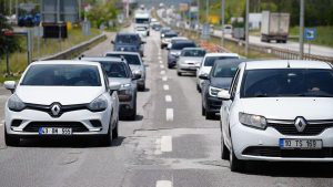 43 ilin geçiş noktasında trafik yoğunluğu arttı