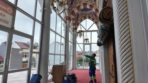 Arnavutköy'de camiler bayrama hazır
