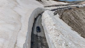 Nemrut'taki 10 metrelik kar tünellerine yoğun ilgi