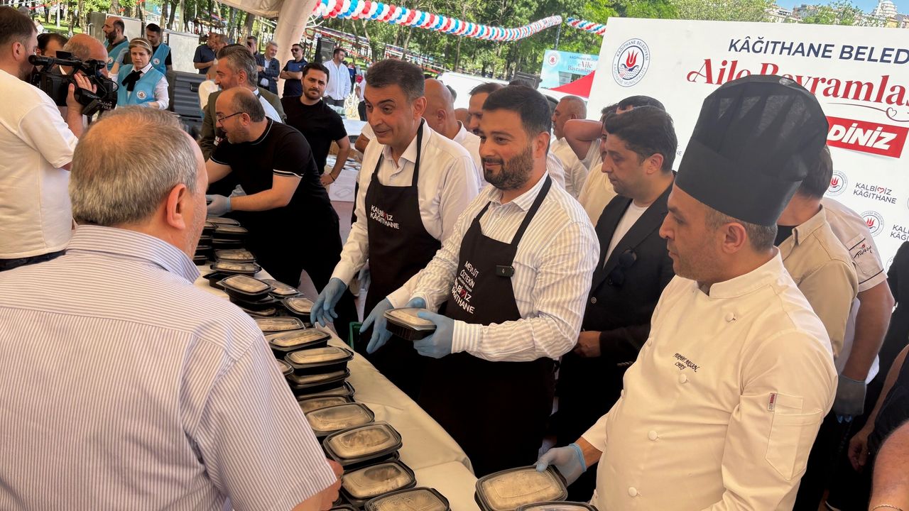 Kağıthane Belediyesinin "Aile Bayramlaşması" etkinliğinde 20 bin vatandaş bir araya geldi