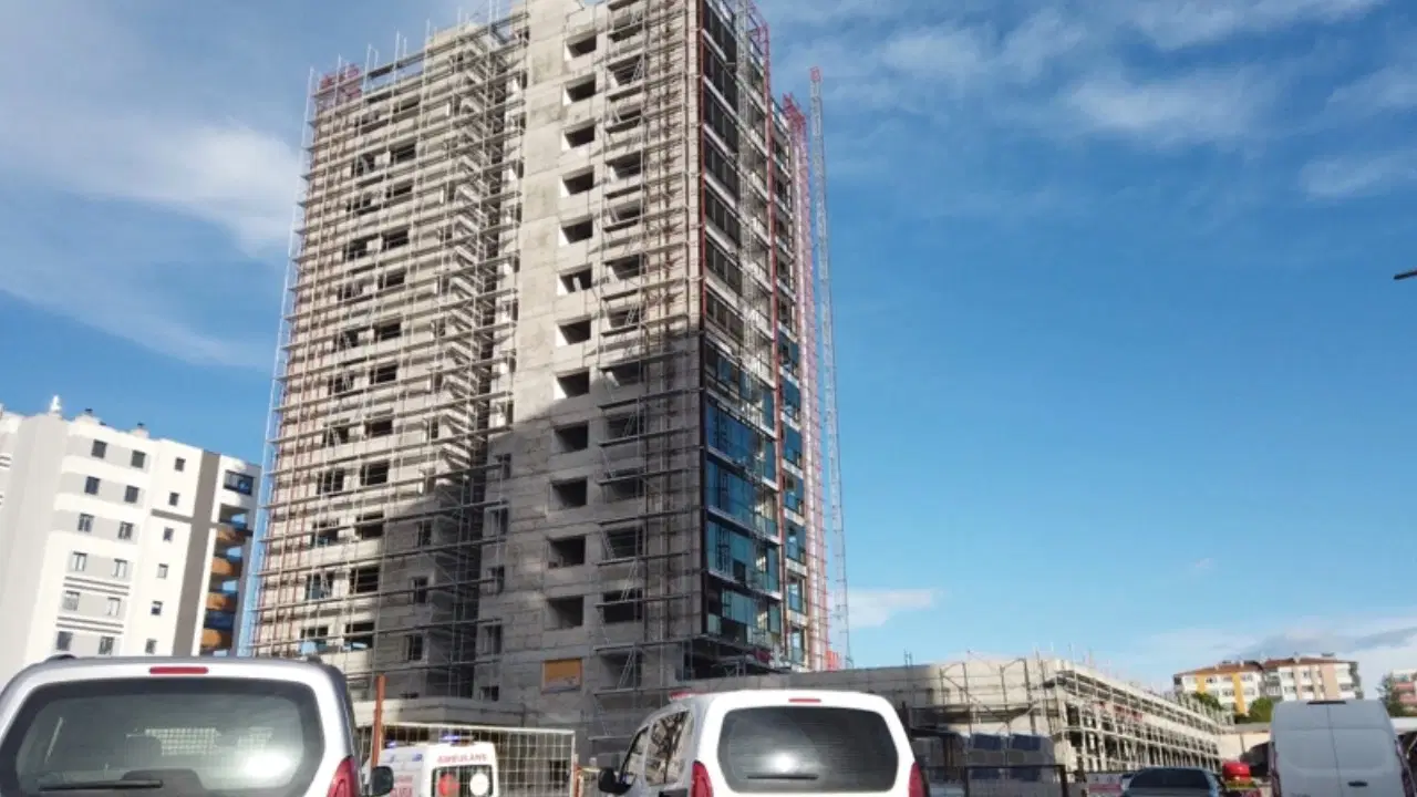 Kayseri’de inşaatta üzerine mermer düşen işçi öldü
