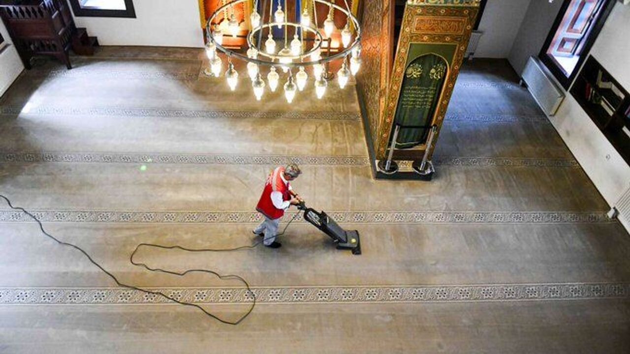 Ankara Büyükşehir Belediyesi’nden İbadethanelerde ve Evlerde Bayram Temizliği