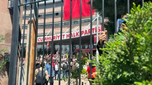 CHP Genel Merkezi tahliye mi edildi? Kılıçdaroğlu, CHP Genel Merkezi'ne girdi mi?