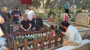 Narin Güran'ın babası  Mattia Ahmet Minguzzi'nin kabrini ziyaret etti
