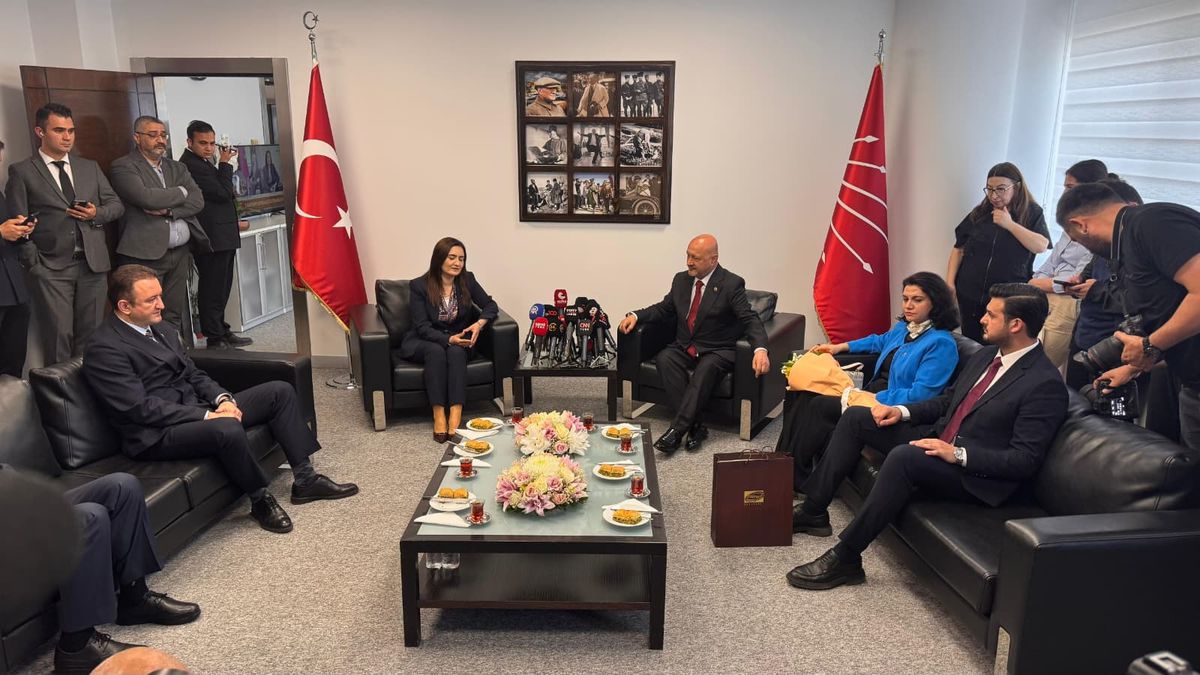 CHP ve AK Parti Heyetleri Bayramlaştı: 'Refah İçin Aynı Masada Oturabiliriz'