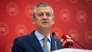 İstanbul Kadın Kuruluşları Birliği'nden Özgür Özel'e destek