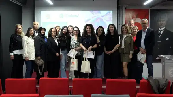 ‘Değişen Dünyada Aile Olmak’ semineri: Uzmanlar akran zorbalığı ve dijital zorbalık konusunda uyardı