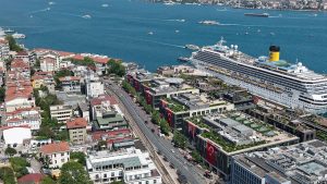 Beyoğlu 19 Mayıs’ta kırmızı beyaza büründü