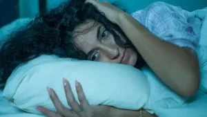 Gece yastığa başını koyduğunda beyni mesaiye başlayanlar: 3 aşırı düşünür burç!