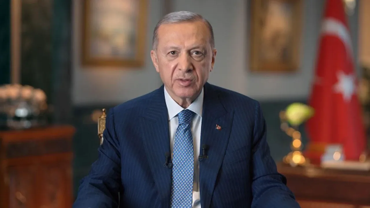 Erdoğan, Karacaahmet Mezarlığı'nı ziyaret etti
