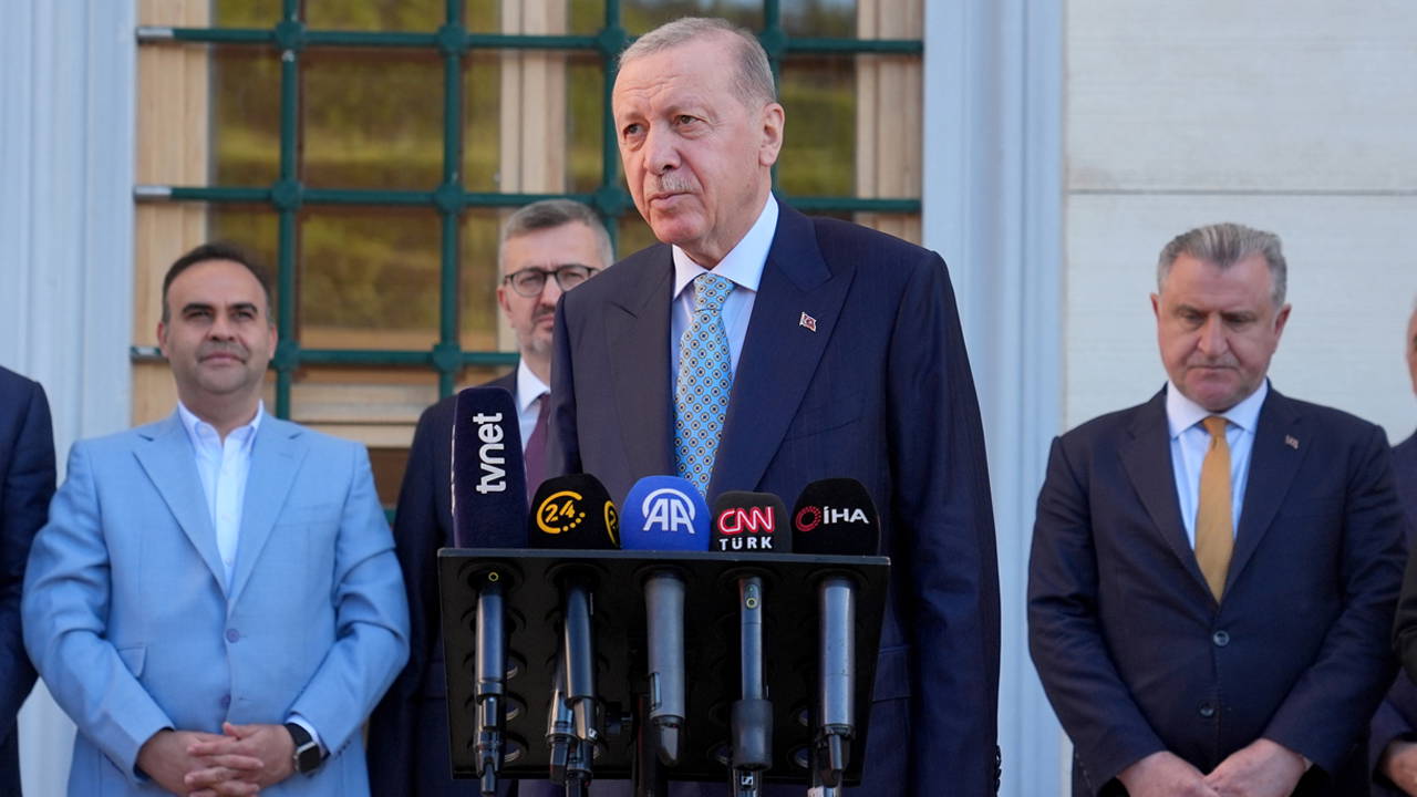 Erdoğan bayram namazı çıkışı konuştu… Gazeteciler 'mutlak butlanı' sormadı: 'Rize simidinin yeri başka'