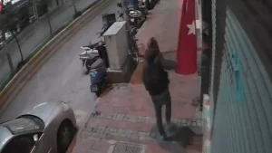 Kuşadası’nda Türk bayrağını kepenkten söken kişiye adli kontrol