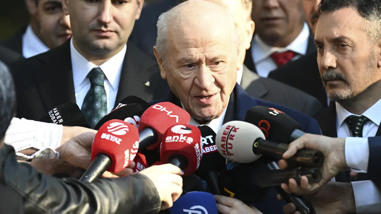 Alparslan Türkeş'in mezarını ziyaret eden Bahçeli: '3 tane bayram mesajımız var, onlar yeter'