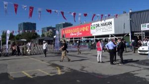 Bahçelievler’de kurban kesim alanında bayram hareketliliği